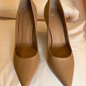 Arezzo Women’s Tan Pumps – Never Worn